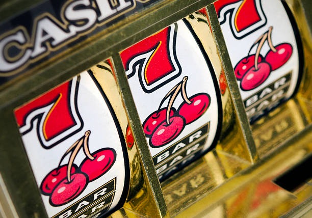 seduniatoto app running on Android and iOS devices showing account, deposit, and game screens